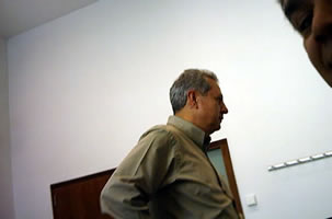 El Prof Malet antes de iniciar la sesi&oacute;n.